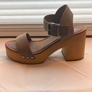 Mia open toe clog sandal